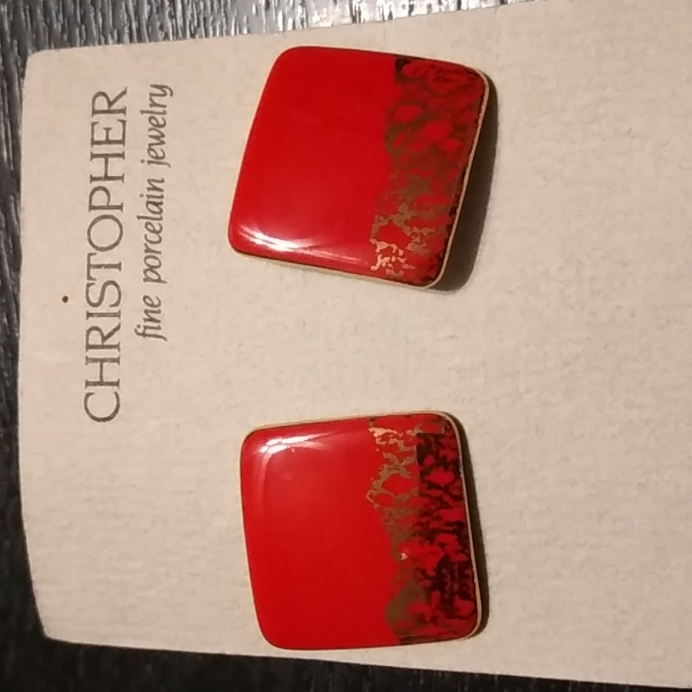 Porcelain glazed with gold metallic splashes
